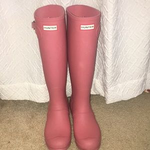 Pink hunter boots!💕🎀